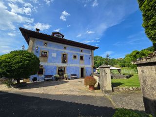 Édifice à Cangas de Onís. Hotel en plena naturaleza