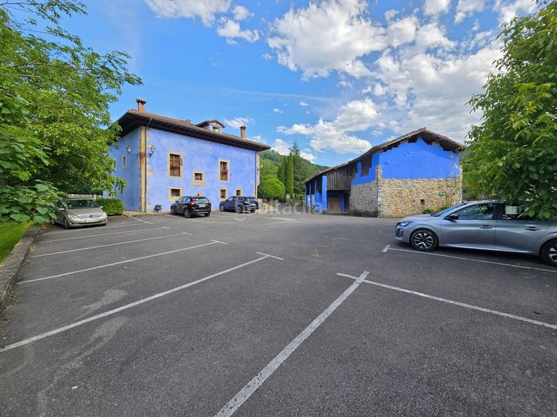 Foto ae90fb32-4257-4767-b0d7-2b0280104537. Edifici a Cangas de Onís