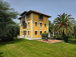Chalet in Vidiago-Pendueles-Tresgrandras. Villa indiana en plena costa llanisca