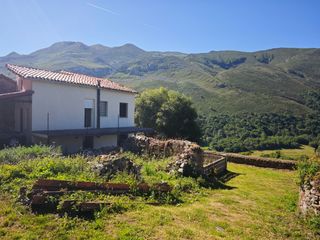 Maison à Vibaña-Ardisana-Caldueño. Encanto tradicional asturiano con vistas a la sierra del cuera,