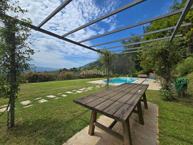 Foto 5483033d-35e2-4a20-abcd-f10136520552. Casa amb piscina a Parres