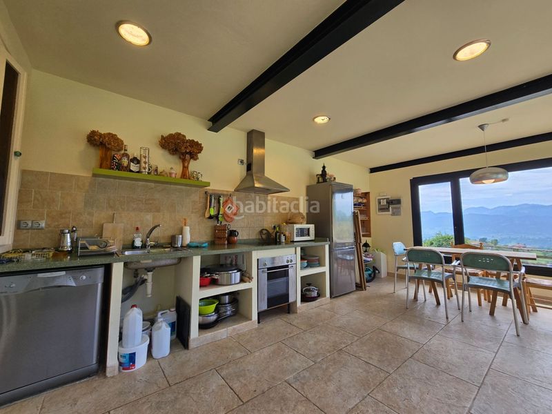 Foto 672d7a6c-6b37-46f7-961f-b0b610637188. Casa amb piscina a Parres