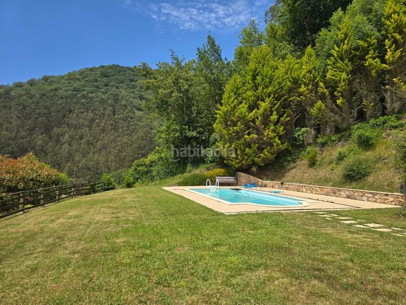 Foto a5127c5e-0863-4fd4-a575-fd6e790ef079. Casa amb piscina a Parres