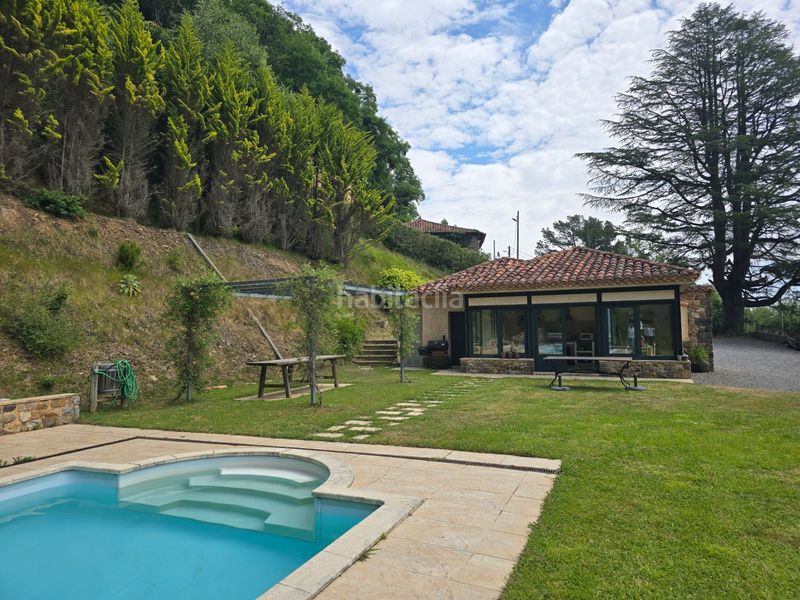 Foto a866dd11-5c43-495c-b1f7-f48cab7cdd8e. Casa amb piscina a Parres