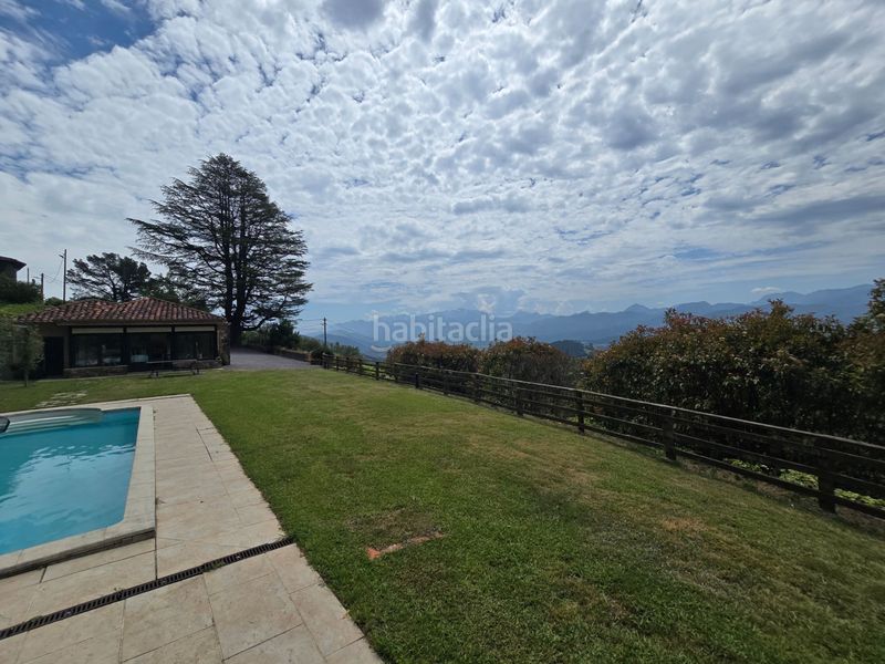 Foto ae39db57-b0b3-40b7-baa5-0399b9398b93. Casa amb piscina a Parres