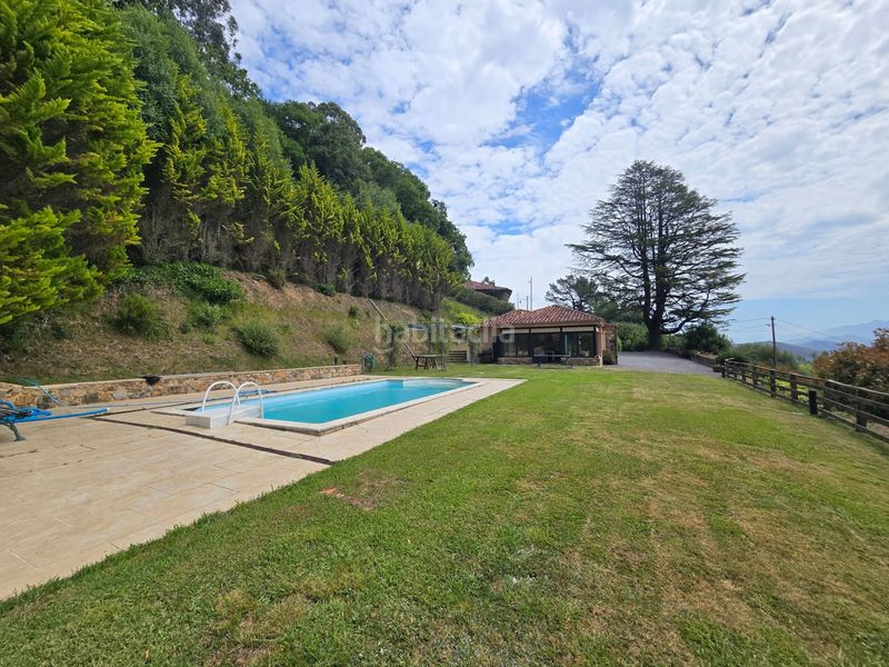 Foto cd0b838c-a9fc-4bc3-96e6-23b26dc5d9ba. Casa amb piscina a Parres