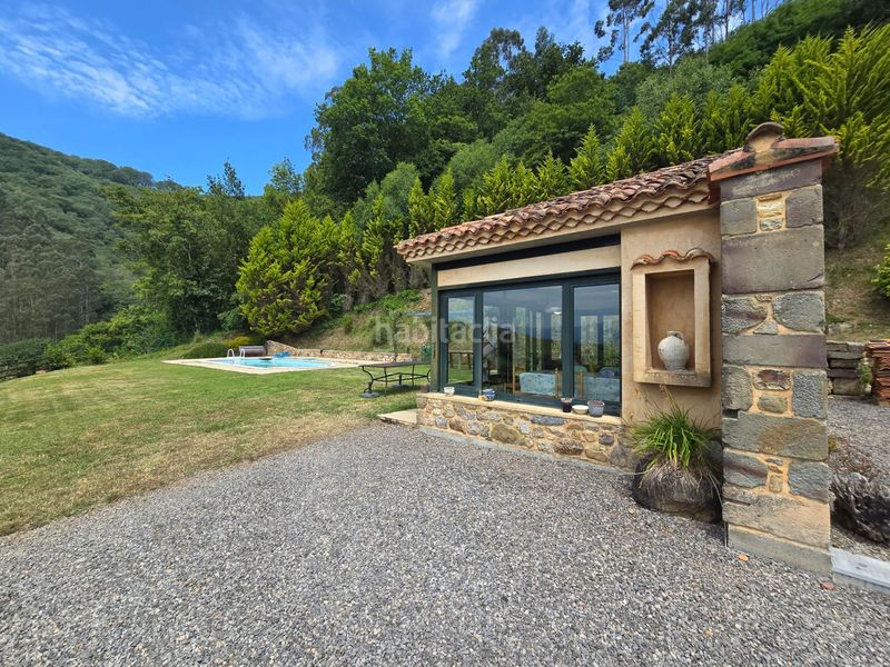 Foto deebfc43-5993-41eb-8b3c-71abae3576ef. Casa amb piscina a Parres