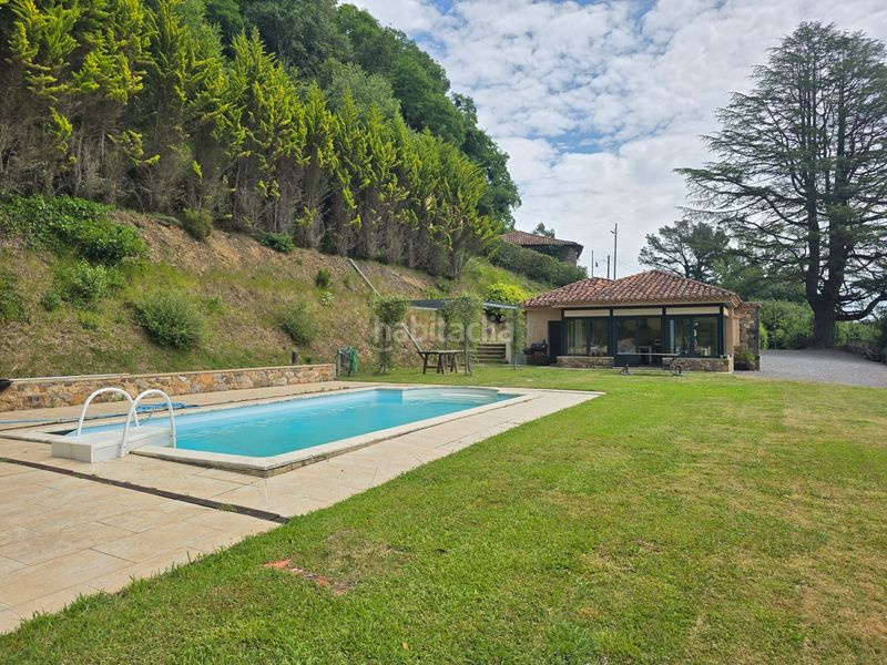 Foto f45bcb85-5c6f-4830-873a-fb6b857ffa20. Casa amb piscina a Parres