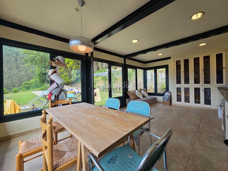Foto f9fc0229-5a68-4ec6-94e7-0fe0f685c306. Casa amb piscina a Parres