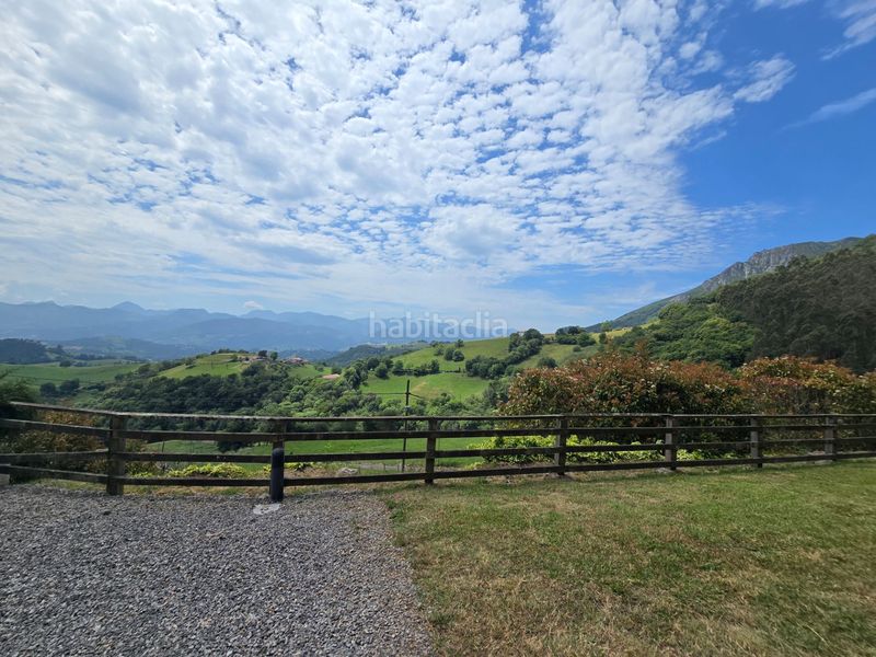 Foto fba577ac-7054-45a0-9cd4-cec7b2410365. Casa amb piscina a Parres