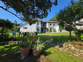 Casa in Posada-Barro. Fantastica propiedad en quintana, con una parcela de 950m2