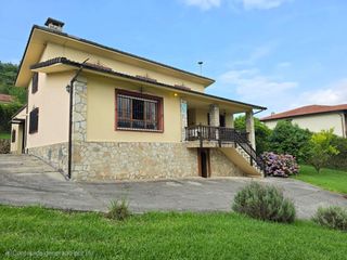 Casa  Tresgrandas. Chalet independiente con gran jardín y espectaculares vistas