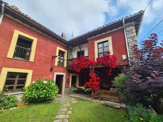 Maison à Posada-Barro. Preciosa casa asturiana de piedra