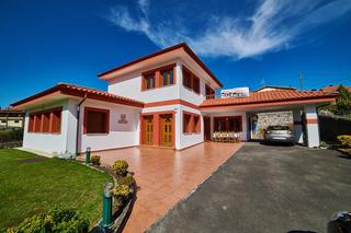Casa in Vidiago-Pendueles-Tresgrandras. Pendueles, casa de 372 m2 está emplazada en una parcela de 1550