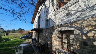 Maison à Pría-Nueva-Hontoria-Naves. Magnifica casa de piedra y madera con gran parcela