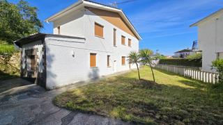 Casa en Celorio-Po-Parres. Chalet en el pueblo de celoriu, a un paso de la playa