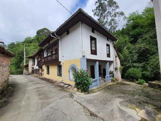 Masia a Vibaña-Ardisana-Caldueño. Casa en una pequeña aldea del valle de ardisana.