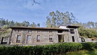 Masia a Pría-Nueva-Hontoria-Naves. Propiedad unica en nueva de llanes. a que espera?