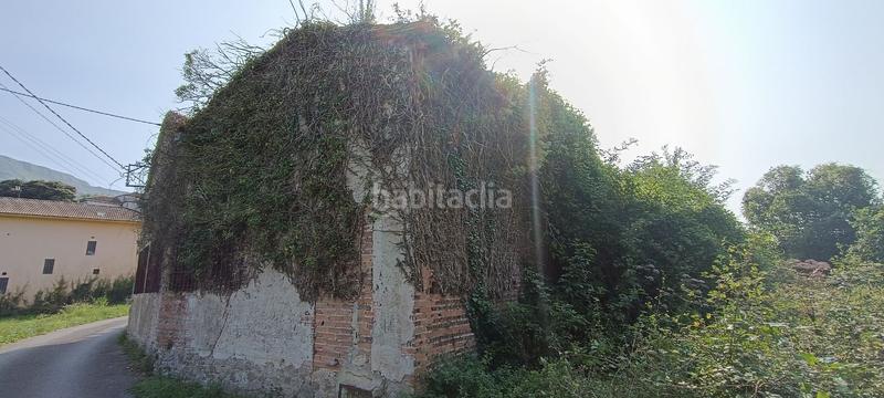 Foto b8728ae7-8d34-46c0-a1bc-efb8af710156. Masía casona con parcela para rehabilitar, orientacion sur en bricia en Llanes