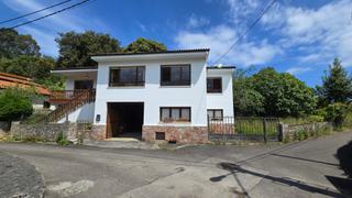 Casa en Celorio-Po-Parres. Casa en celoriu con parcela de 1.000 m2