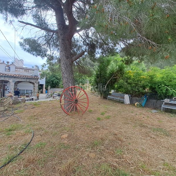 Foto 59c761e0-8501-4df7-a3de-e741fb2f1374. Masia amb xemeneia a Castellbisbal
