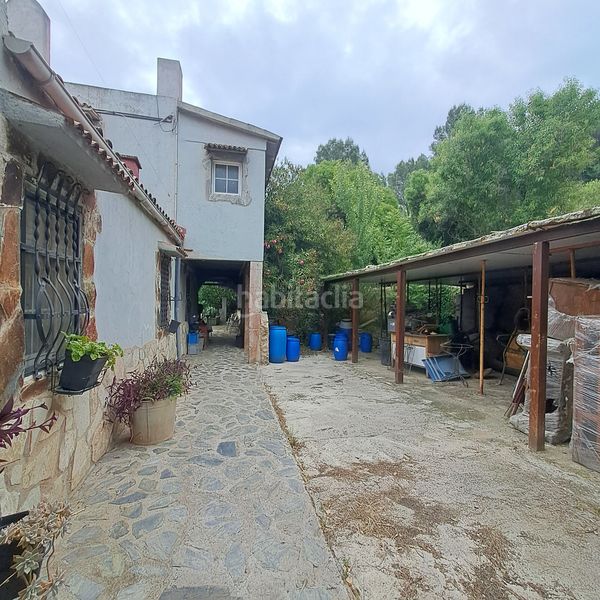 Foto a67bd4ee-c180-4f36-863f-c333bdebc4da. Masia amb xemeneia a Castellbisbal