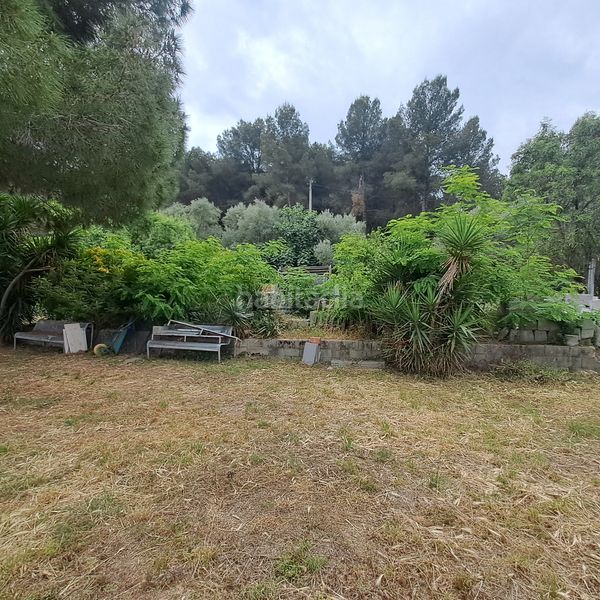 Foto d24f0110-22c7-4966-b0e7-b7b374544be3. Masia amb xemeneia a Castellbisbal