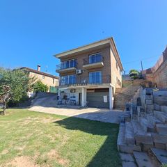 Chalet in Castellbisbal. Casa amb infinites possibilitats a can santeugini