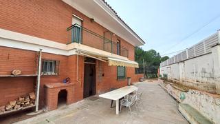 Casa a Castellbisbal. Oportunitat. parcella de 1078 m  amb 2 cases a can costa.