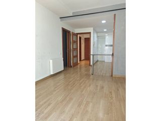Apartment  Calle sant gaiet�. Viva en el centro. piso bien comunicado.