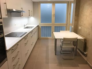 Miete Etagenwohnung  Calle font vella. Piso de tres habitaciones en alquiler, viva en el centro de terr
