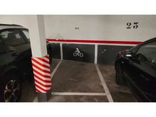 Car parking in Calle Francesc Oller