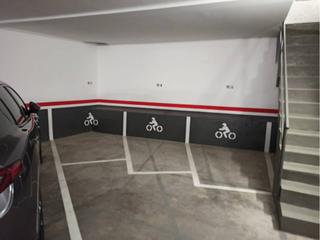Miete Autoparkplatz  Francesc oller. Plaza de parking de moto en alquiler