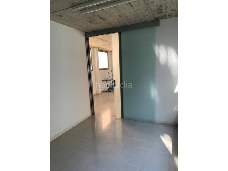 Foto c31bf817-3d68-4027-94d8-386bfcc47100. Alquiler local comercial local en alquiler ideal oficina en Terrassa