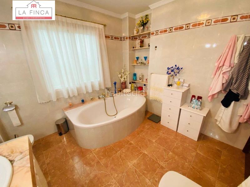 Foto 15ab58cb-f5f2-4afa-a89c-8f4d03523fb1. Casa gran casa independiente con piscina y zonas ajardinadas. en Málaga