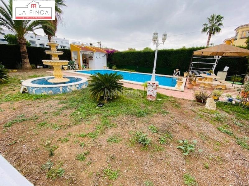 Foto 4547a9df-4247-41e6-ad01-52ea75aacbc4. Casa gran casa independiente con piscina y zonas ajardinadas. en Málaga