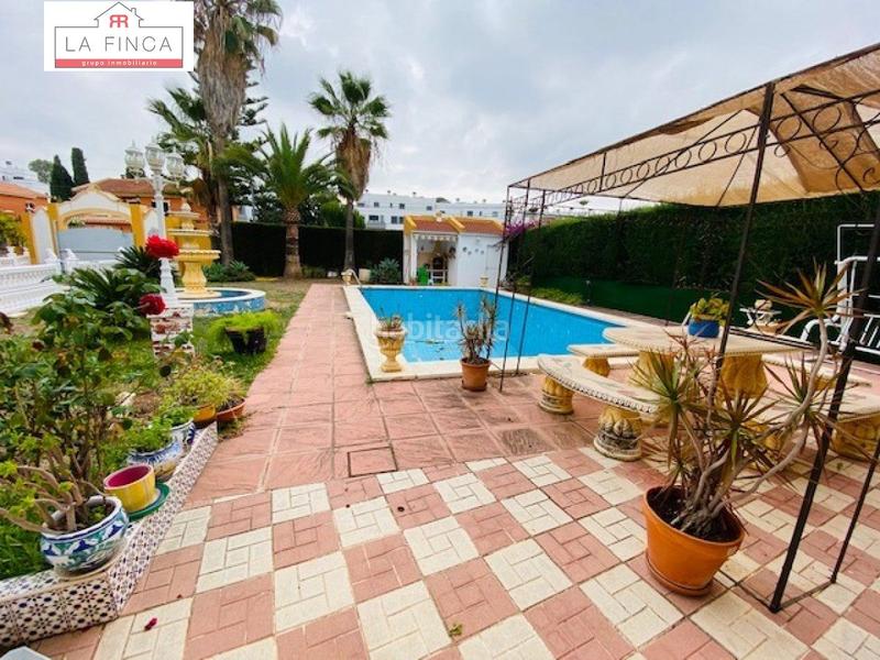 Foto 60ed743d-8703-4c2c-ad24-22ca942051ad. Casa gran casa independiente con piscina y zonas ajardinadas. en Málaga