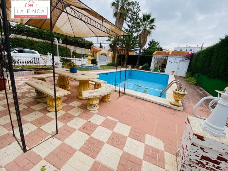 Foto 80ee4d8e-1903-430f-8375-2353ba0a7fc3. Casa gran casa independiente con piscina y zonas ajardinadas. en Málaga