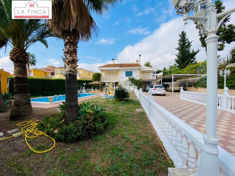 Foto 9ae41423-dd15-4dc1-b46c-422c1eac2e07. Casa gran casa independiente con piscina y zonas ajardinadas. en Málaga