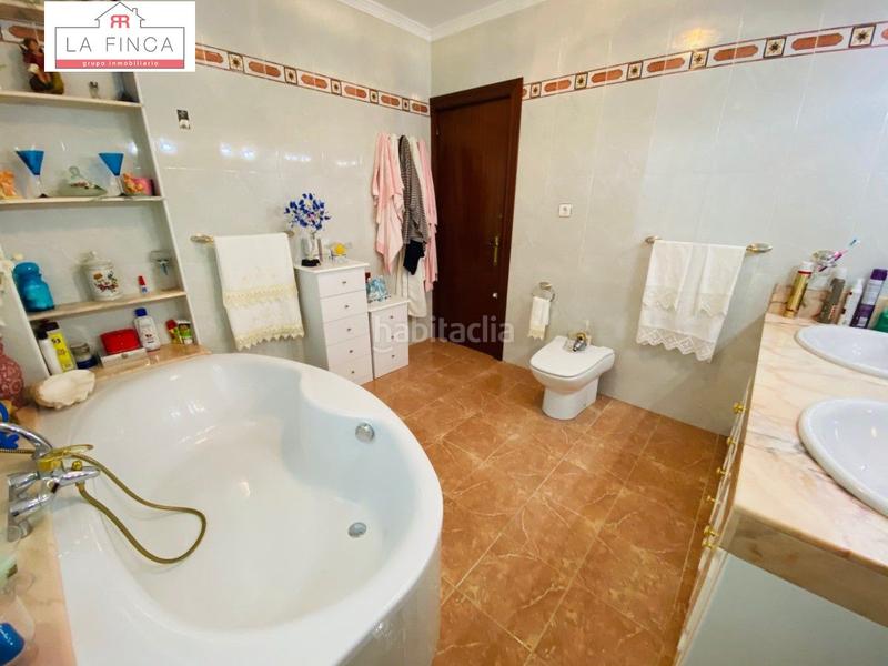 Foto a63b85cd-3dec-4eec-9e59-7e80bc568f54. Casa gran casa independiente con piscina y zonas ajardinadas. en Málaga