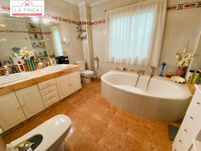 Foto be838260-df20-44b4-887d-aa4e67886910. Haus mit parking pool in Puertosol Málaga