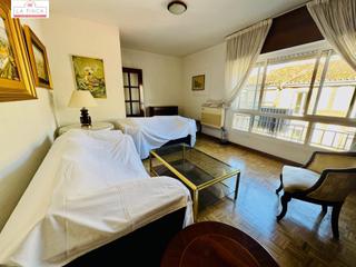 Etagenwohnung in Gibralfaro. Bonito piso grandes dimensiones 4 habitaciones muy cerca del cen