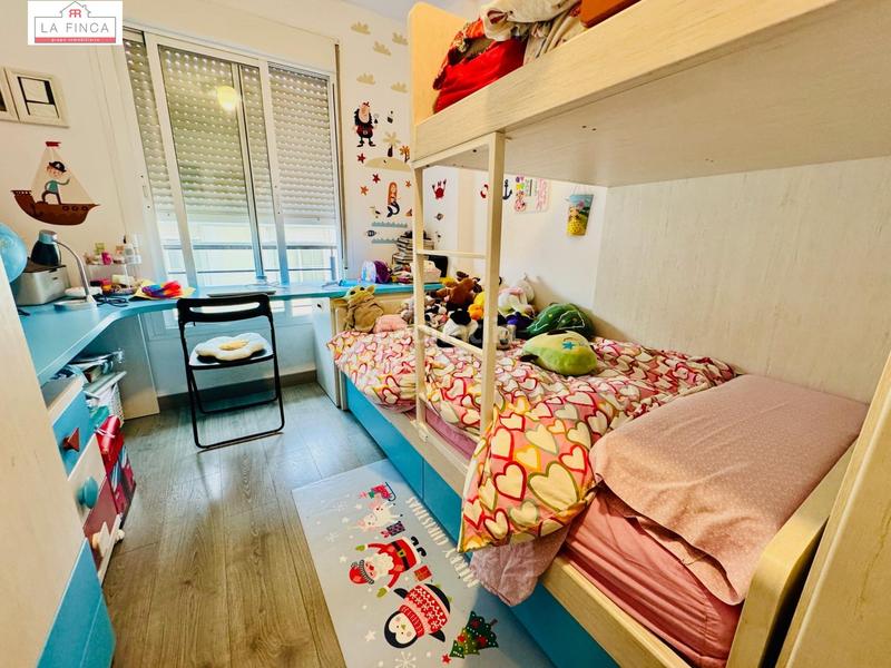 Foto f84d4766-6de4-42a7-8382-51eeec4ad1e7. Piso dúplex con terraza solarium, garaje y tratero en Málaga