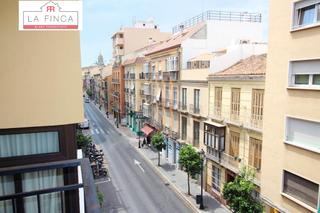 Edificio en La Victoria. Edificio calle victoria