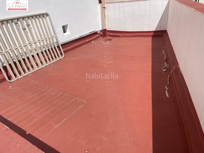 Foto 0eda58b7-ec82-4950-b32b-f417ac3551d7. Edificio  con local comercial en plena calle victoria en Málaga