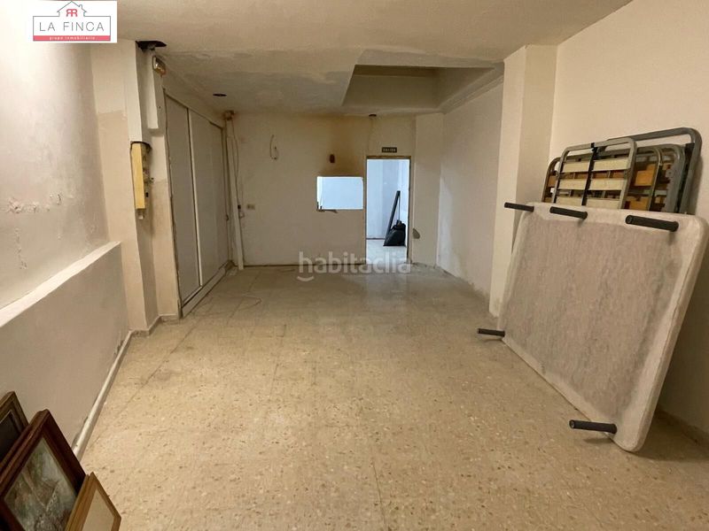 Foto 2634f63a-1e4d-4099-9739-a87dbf2c3f3d. Edificio  con local comercial en plena calle victoria en Málaga
