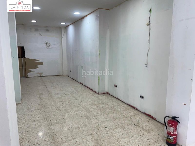 Foto 4bf1e1ed-8356-411f-8ed2-c56b2446c296. Edificio  con local comercial en plena calle victoria en Málaga