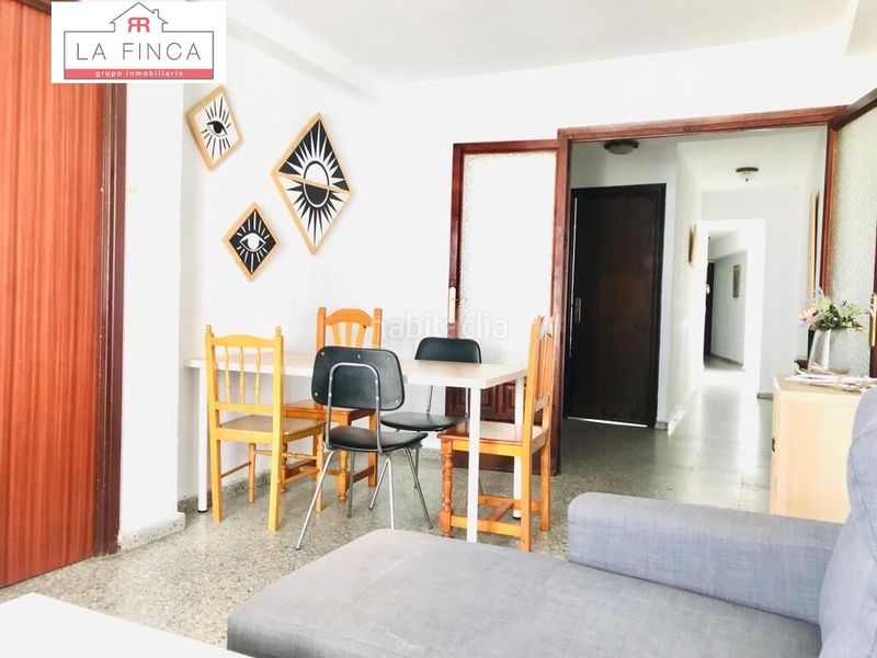 Foto a1c55cad-d8ad-4685-b375-7fcf657bee1d. Edificio  con local comercial en plena calle victoria en Málaga