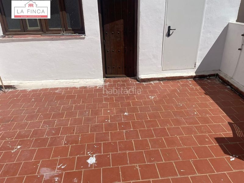 Foto ab84d5dd-c1fa-44df-af1c-da4100d96c1a. Edificio  con local comercial en plena calle victoria en Málaga