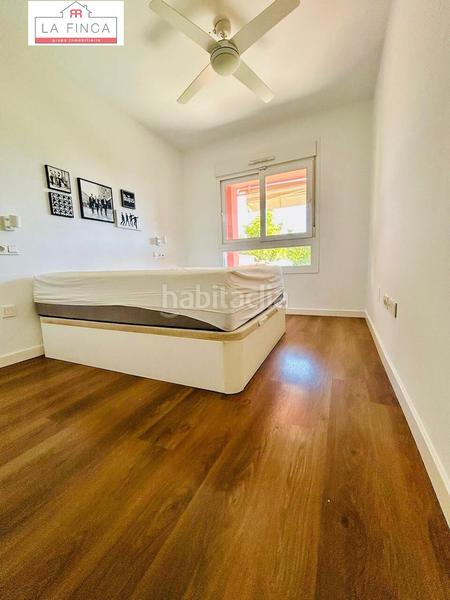 Foto 06555c2b-c4a9-4ba2-ac0d-3ac2fb1a60b0. Alquiler dúplex vivienda 3 habitaciones, garaje y piscina en Málaga